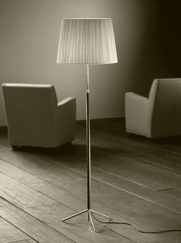 Santa & Cole Pie de Salón Floor Lamp