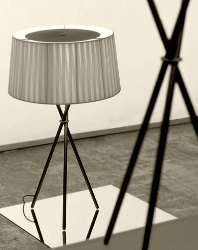 Santa & Cole Trípode Table Lamp