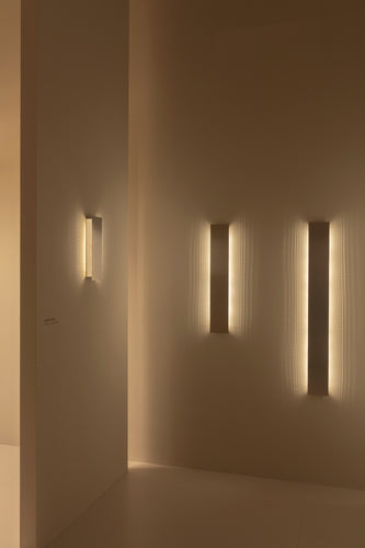 a-emotional light Umbra Line Wall Light